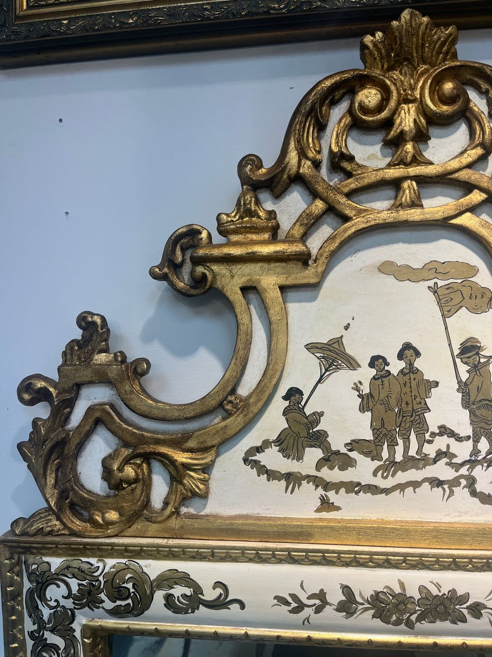 Italian Chinoiserie Giltwood Mirror