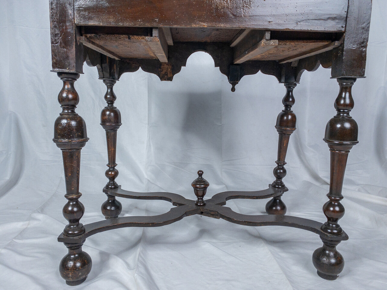 17th Century William and Mary Oyster Veneered Walnut Dressing Table