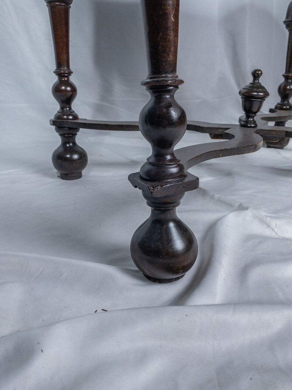 17th Century William and Mary Oyster Veneered Walnut Dressing Table