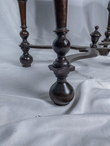 17th Century William and Mary Oyster Veneered Walnut Dressing Table